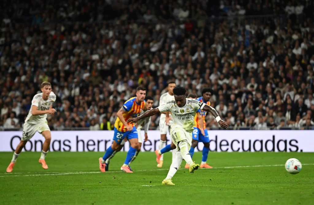 «اكتشف القناة الناقلة لمباراة ريال مدريد وفالنسيا وكيفية مشاهدة مباريات الدوري الإسباني»