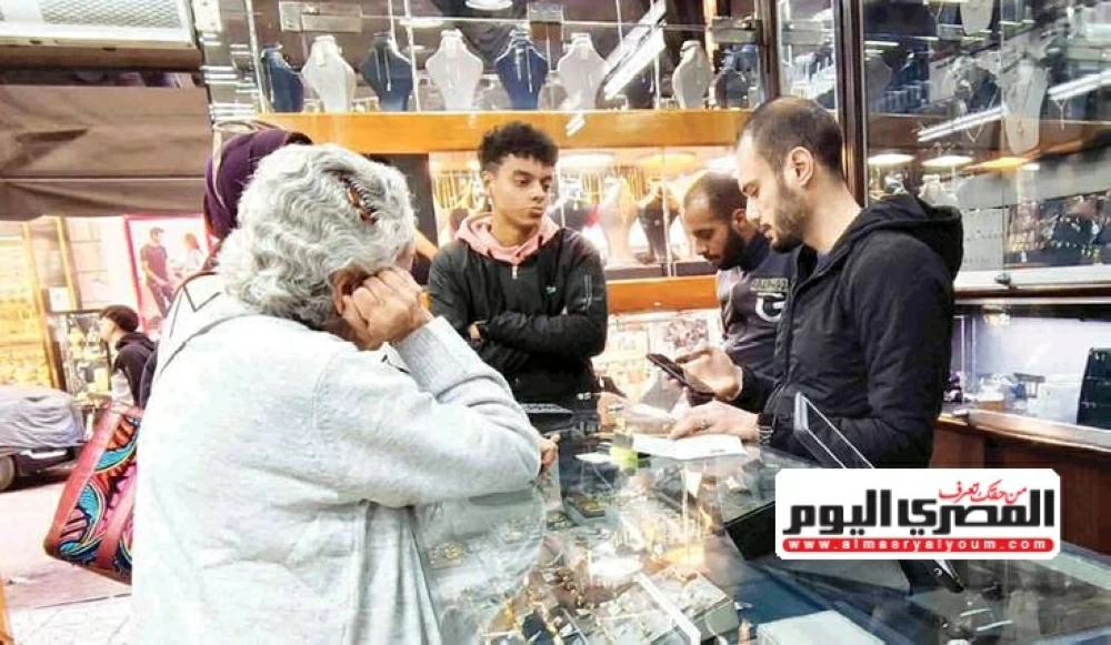 «الإقبال على الزواج يتقلص إلى دبلة وخاتم بفعل ارتفاع أسعار الذهب»