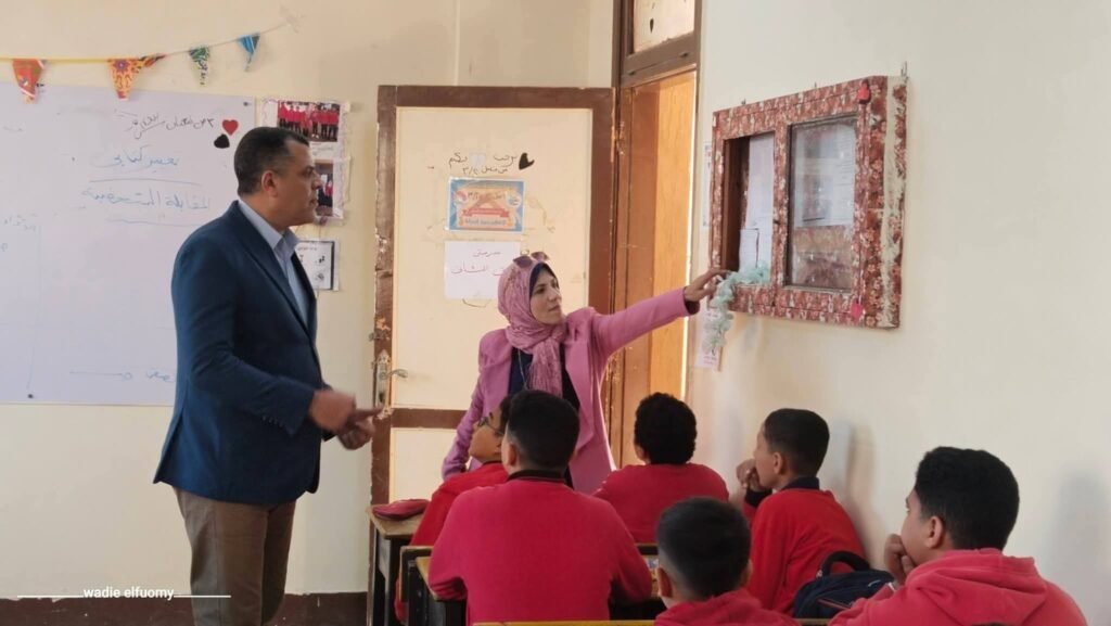 «التأكيد على استمرارية العملية التعليمية» وكيل تعليم دمياط يتفاعل مع الطلاب ويُشرف على سير الدراسة