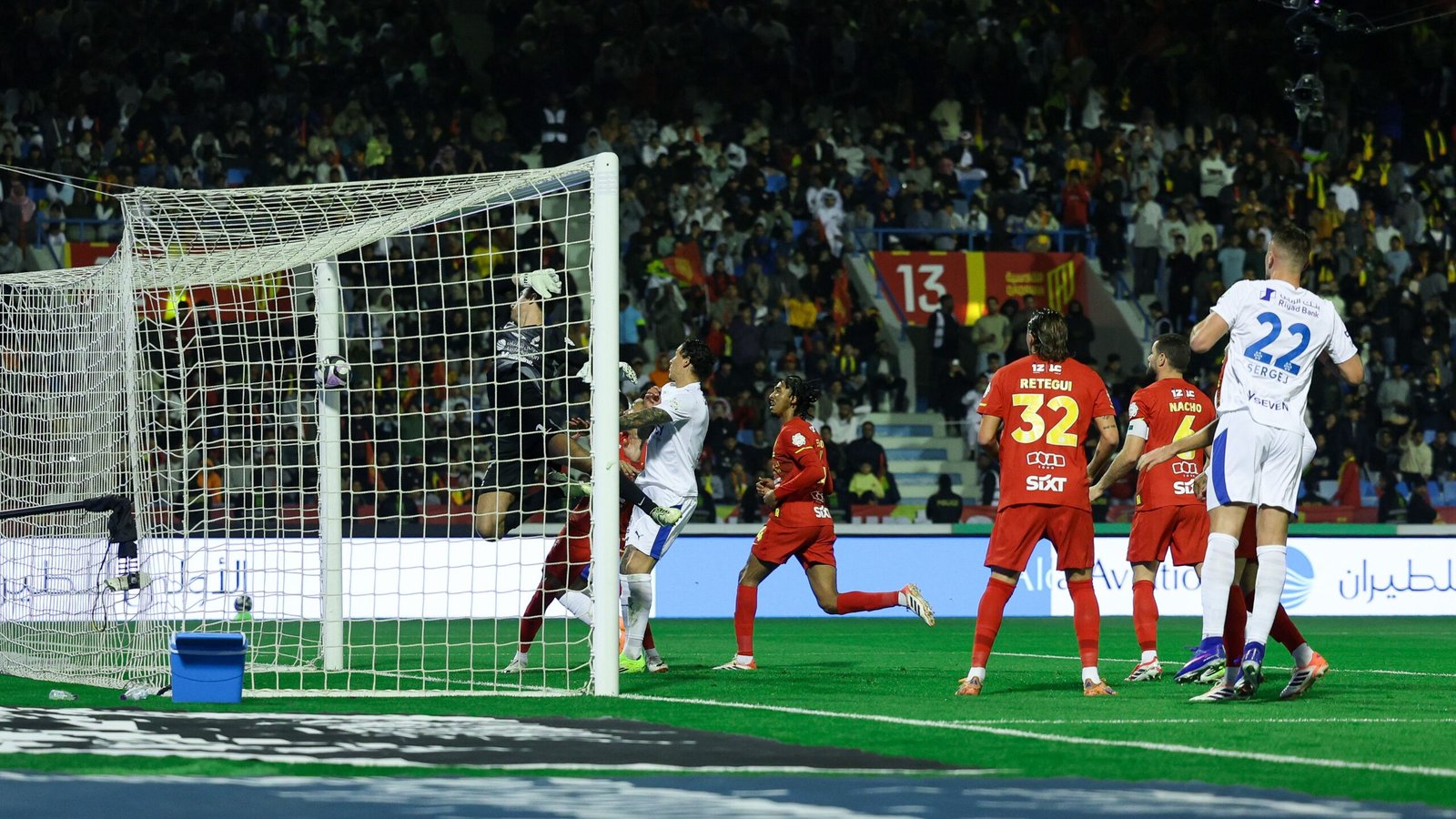 «القادسية تثير الجدل بعد مباراة الهلال بطلب مفاجئ»