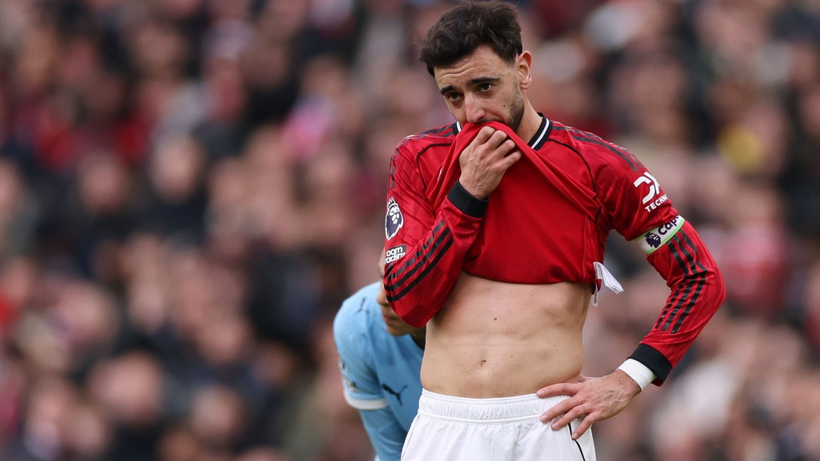 «النجم البرتغالي برونو فيرنانديز يعلن موقفه من العروض السعودية»