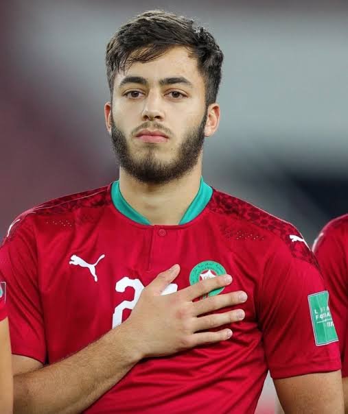 «النجومية تتجه نحو الشرق» سفيان الكرواني يفضل الانضمام لدوري روشن السعودي