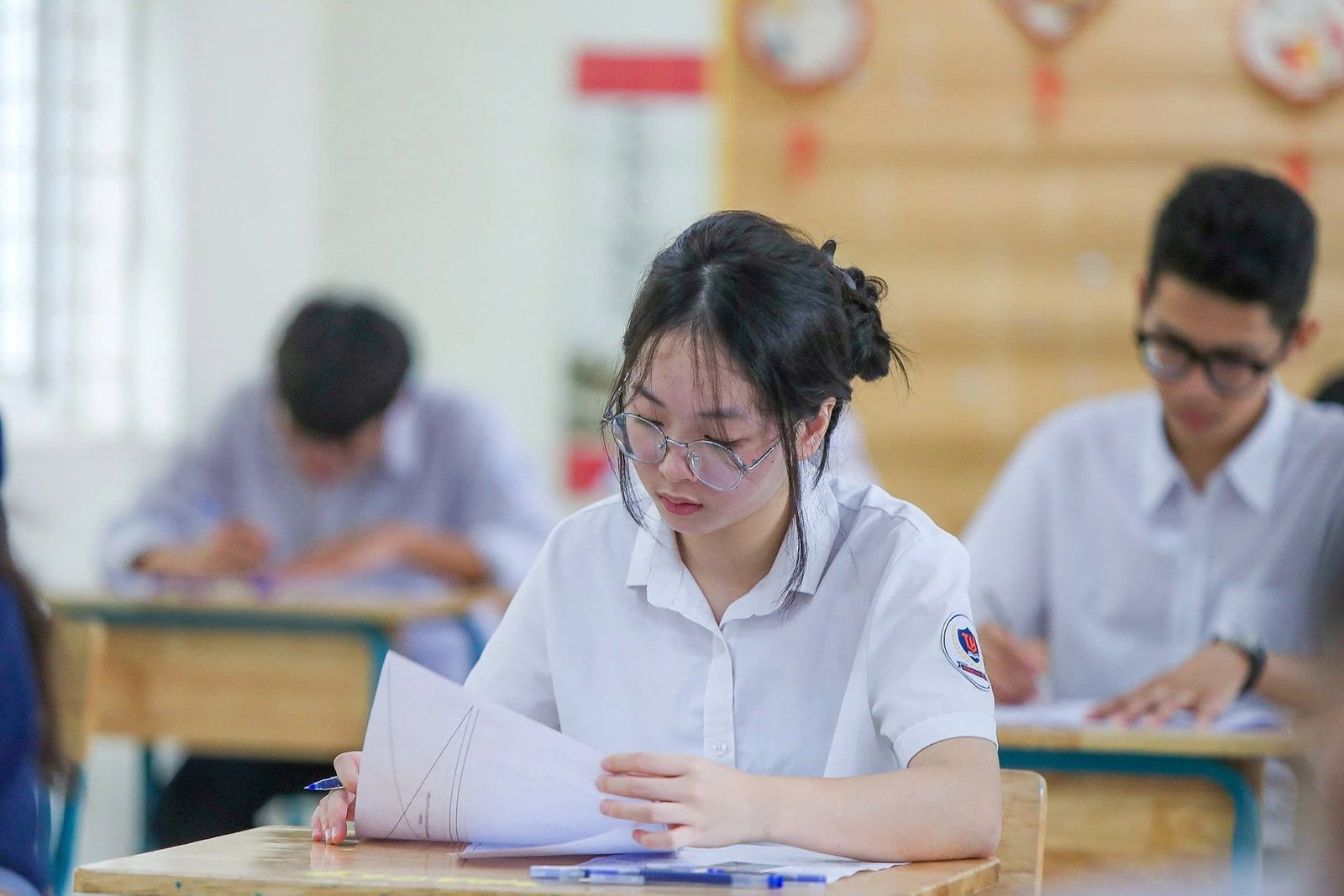 «انطلاق امتحانات القبول للصف العاشر مع إعلان المادة الثالثة في عدة محافظات ومدن»