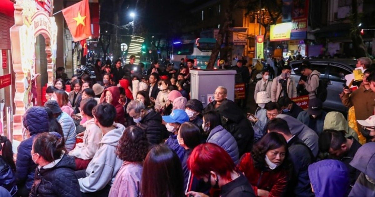 «تباين أسعار الذهب والعملات في السوق الفيتنامي» انخفضت أسعار الذهب بمقدار 0.29-0.39 مليون دونغ فيتنامي، بينما ارتفع سعر BTMH بمقدار 0.30 مليون دونغ فيتنامي