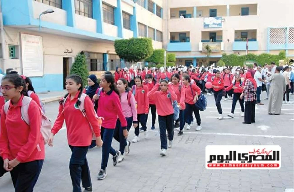 «تباين الآراء حول إلغاء أسئلة القراءة المتحررة في امتحانات الابتدائية والإعدادية… أولياء الأمور وخبراء يناقشون المزايا والاعتراضات»