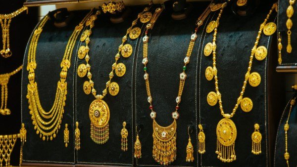 «تحديث حيوي» سعر الذهب في الأسواق اليوم 22 فبراير 2026