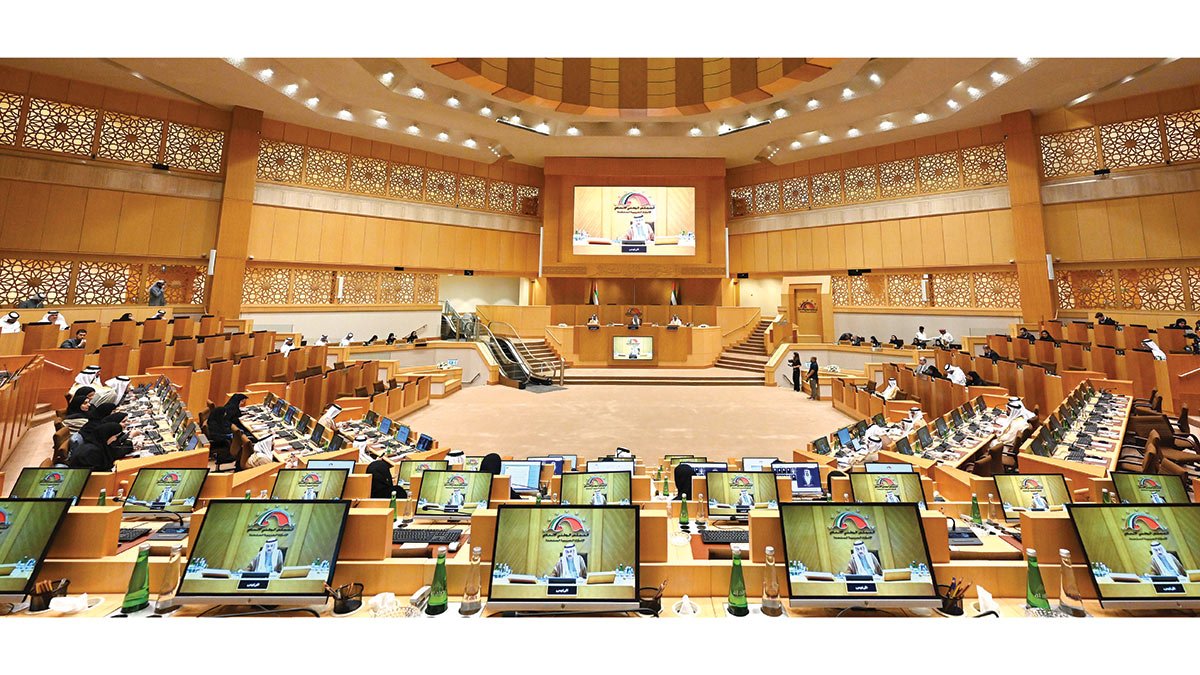 «تحسين الظروف المالية والتوظيفية» توصيات برفع رواتب المعلمين المواطنين وتنظيم الوضع الوظيفي لكادر التعليم