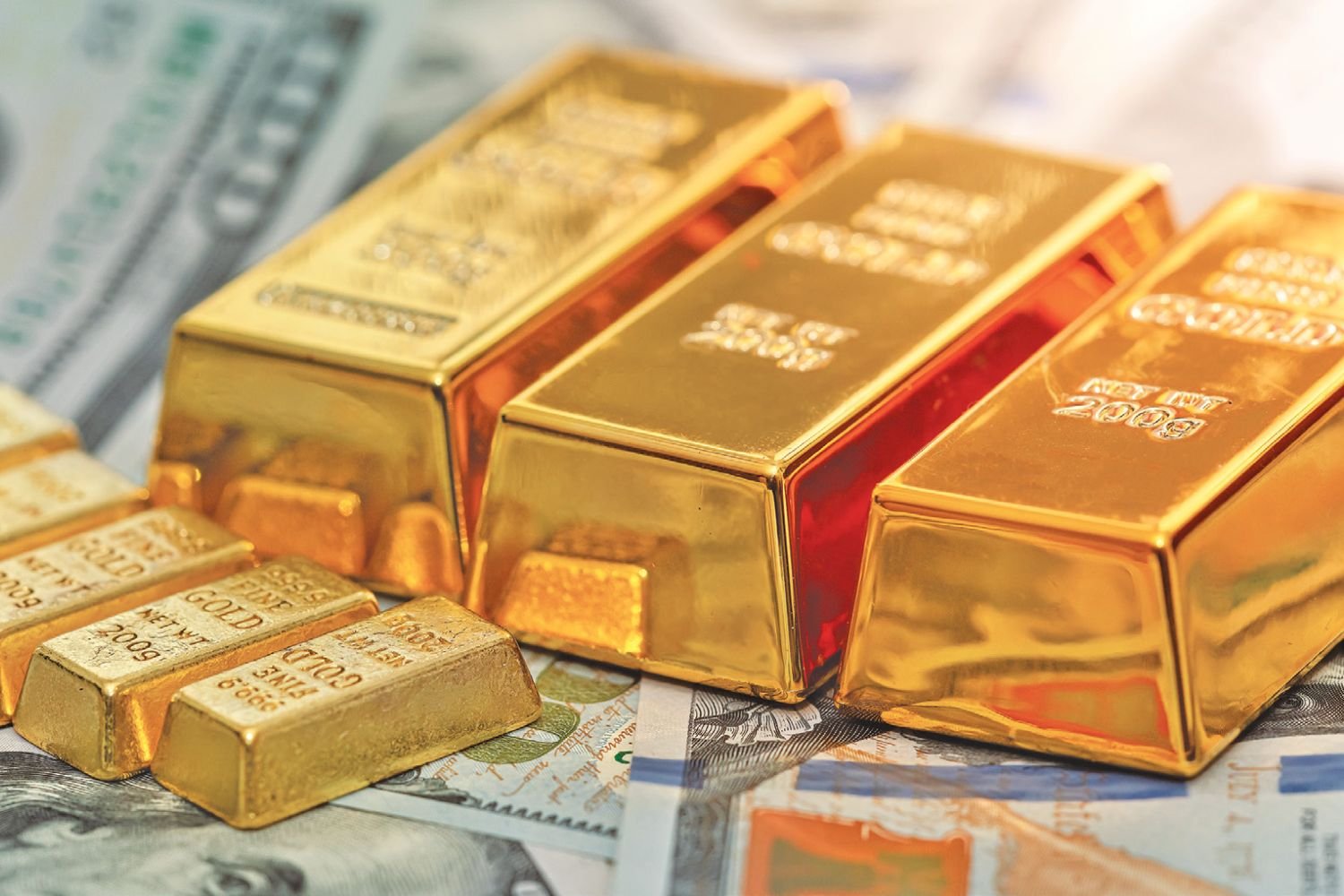 «تراجع أسعار الذهب عالميًا مع ارتفاع الدولار عقب صدور بيانات قوية عن الوظائف الأمريكية»