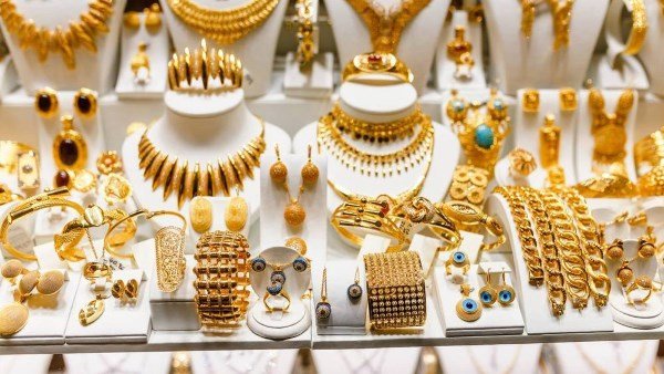 «تراجع جديد في أسعار الذهب» تحديثات المساء تكشف عن تحركات جديدة في أسواق الصاغة يوم الأحد