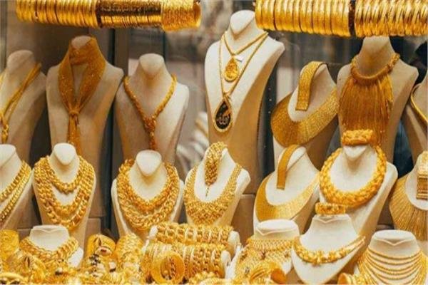 «تراجع طفيف في أسعار الذهب بعد مكاسب الـ100 دولار مع انطلاقة تعاملات الخميس»