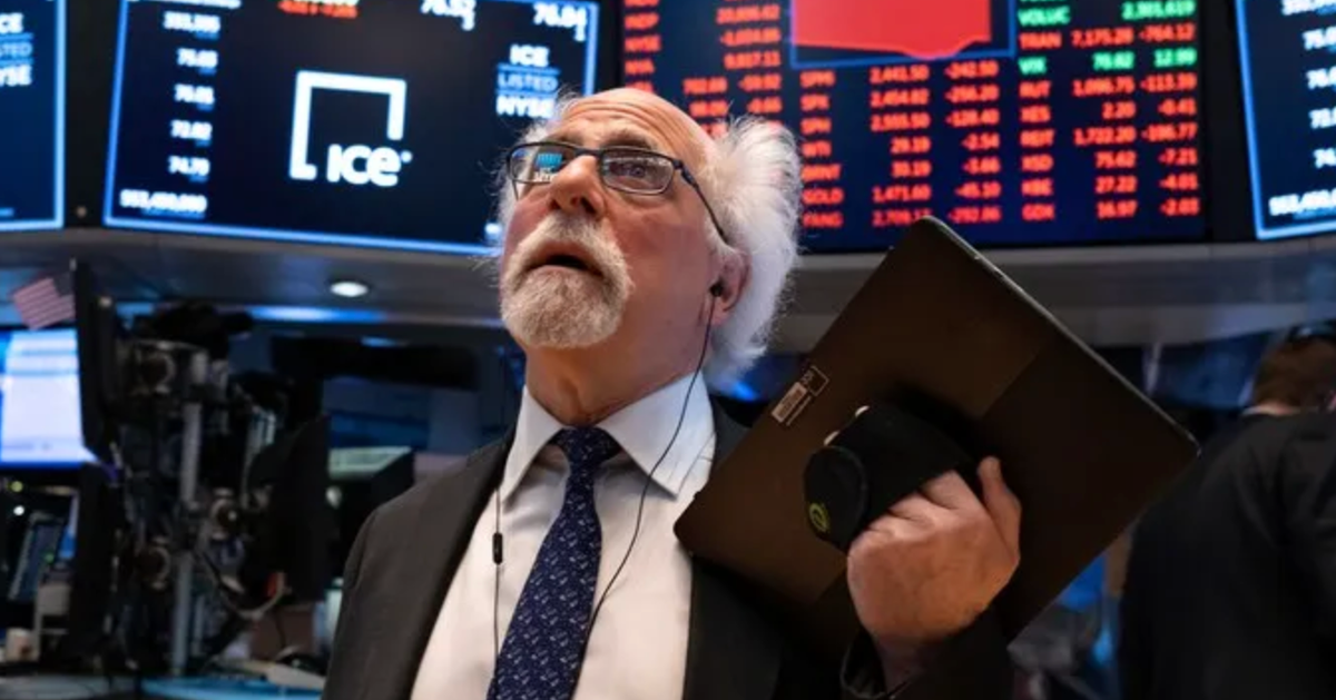 «تراجع ملحوظ في أسعار الذهب والفضة والأسهم الأمريكية مع انخفاض سيولة مؤشر VN»