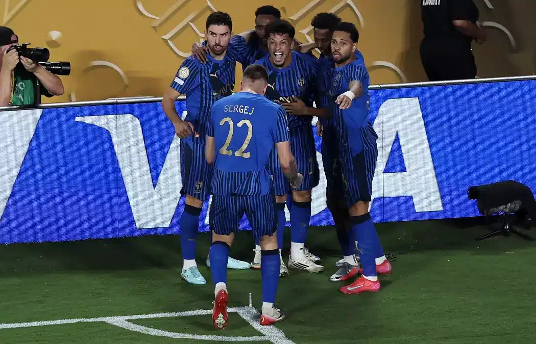 «تطورات طبية لقضايا الهلال» إصابتان جديدتان تكشفان موقف سافيتش ومتعب الحربي والتحركات العاجلة