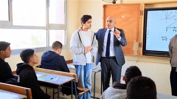 «جولة مفاجئة» محمد عبداللطيف يزور مدارس البحيرة في أولى محطاته الميدانية للفصل الدراسي الثاني