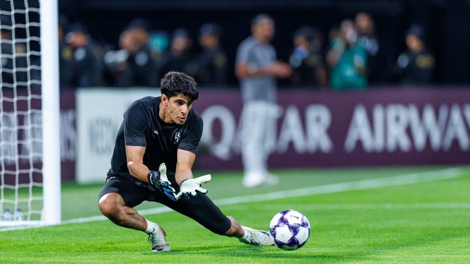 «دراما الهلال اليوم» إصابة غير مسبوقة لبونو وتفاصيل جديدة حول شكوى الحمدان وشرط ليوناردو للرحيل