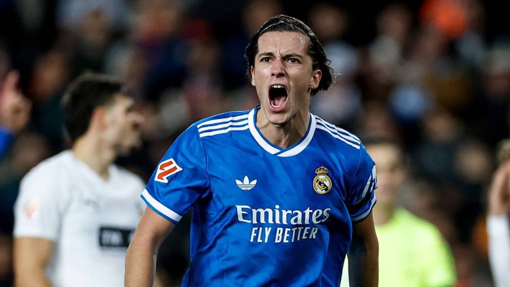 «ريال مدريد يتخطى عقبة فالنسيا بفضل تمريرة حاسمة من دياز لمبابي»