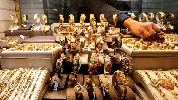 «سعر جرام الذهب في مصر يحقق قفزات غير متوقعة خلال منتصف التعاملات»