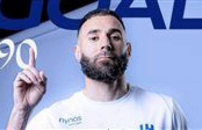 «شاهد الهدف العالمي لكريم بنزيما في مباراة الهلال والأخدود بالدوري السعودي»