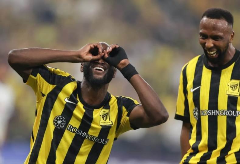 «شغف كرة القدم في أجواء دوري روشن» اتحاد جدة يتعادل بلا أهداف أمام الفيحاء