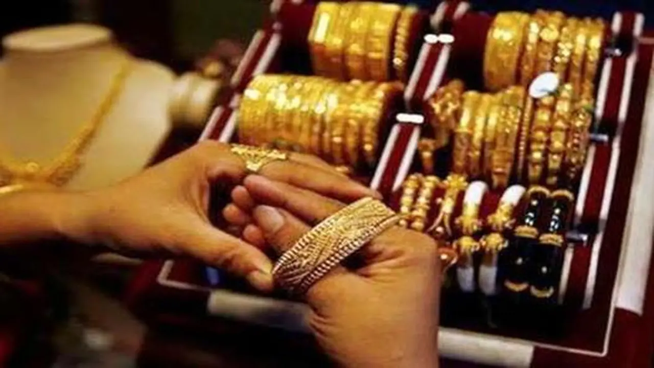 «صعود غير متوقع» أسعار الذهب عيار 21 تحقق مستويات جديدة خلال تعاملات 15 فبراير 2026