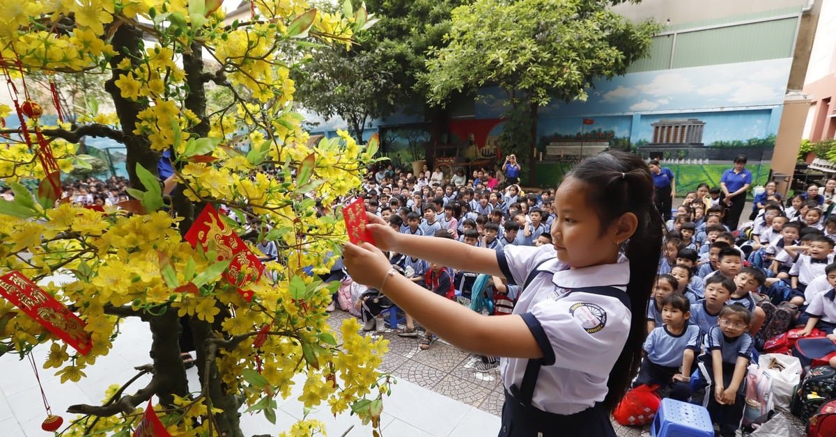«عودة مفعمة بالحماس» 2.6 مليون طالب في مدينة هو تشي منه يستأنفون دراستهم بعد عطلة رأس السنة القمرية