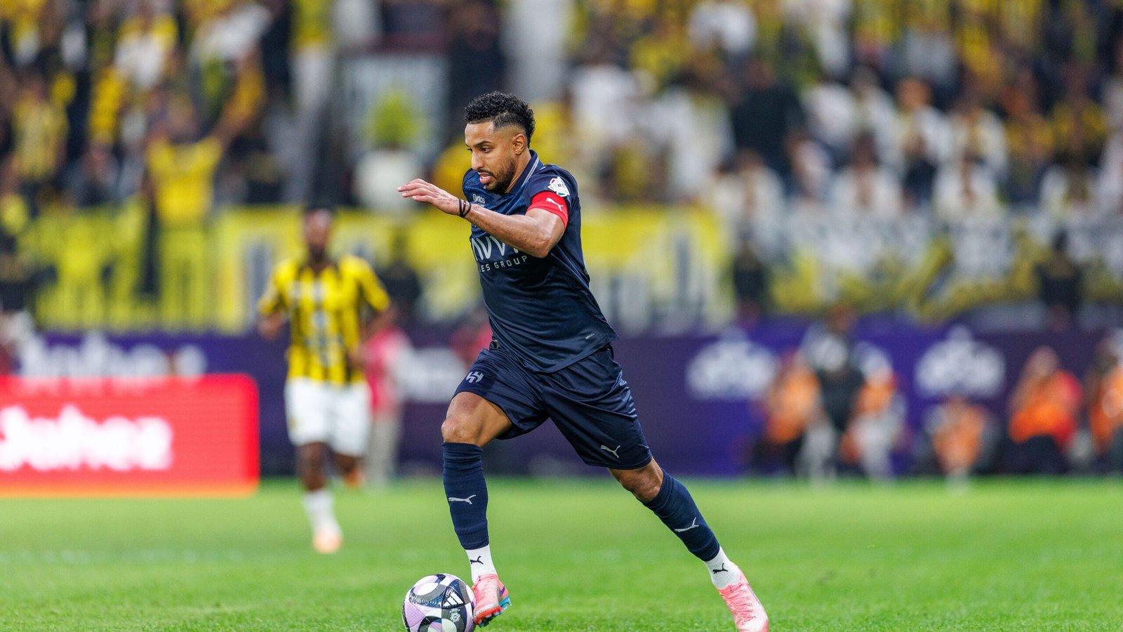 «قنوات البث لمباراة التعاون والهلال في دوري روشن السعودي 2025-2026»