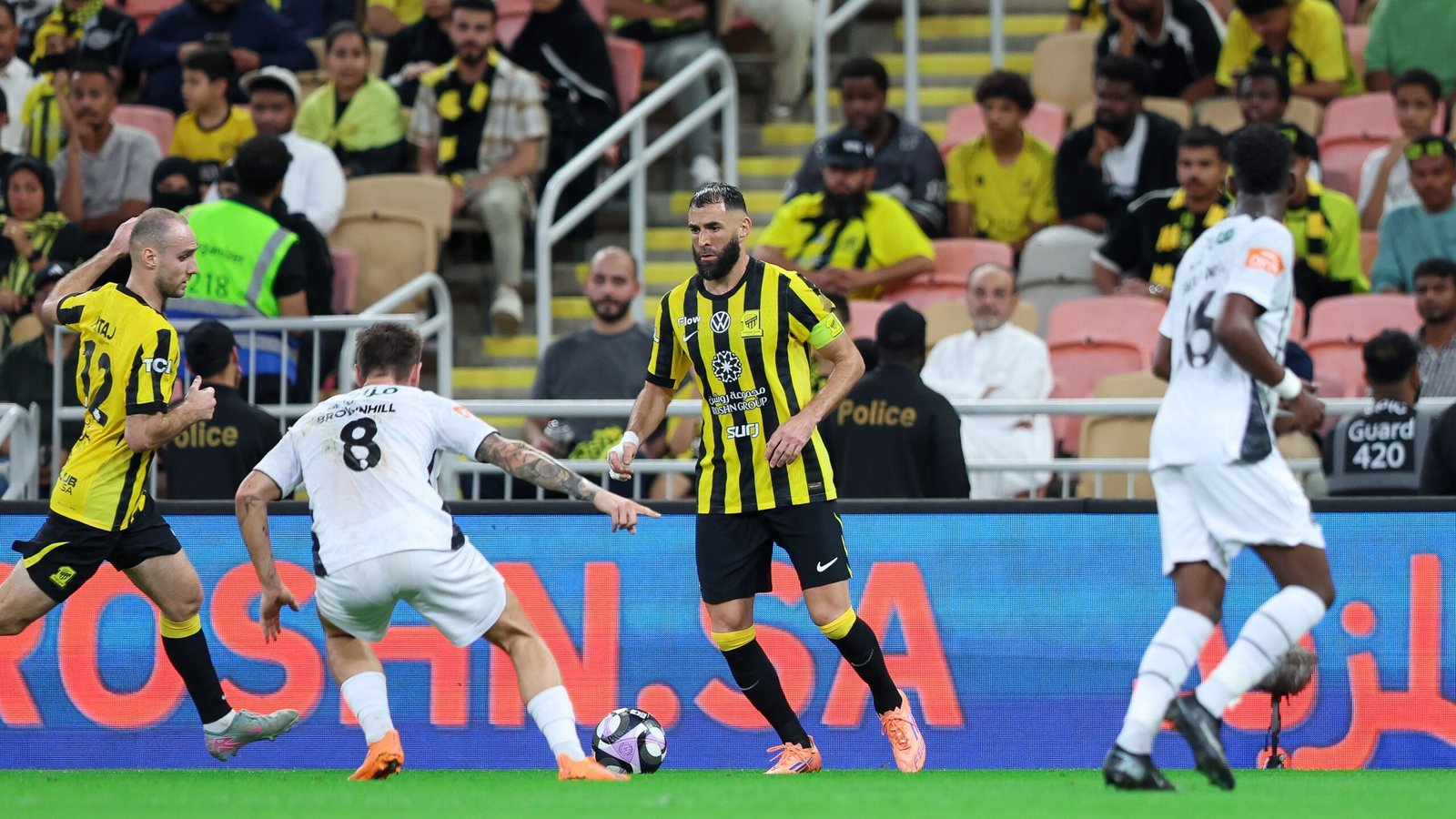 «لحظة تاريخية في مسيرة بنزيما» موعد انطلاق مشاركة النجم الكبير بقميص الهلال