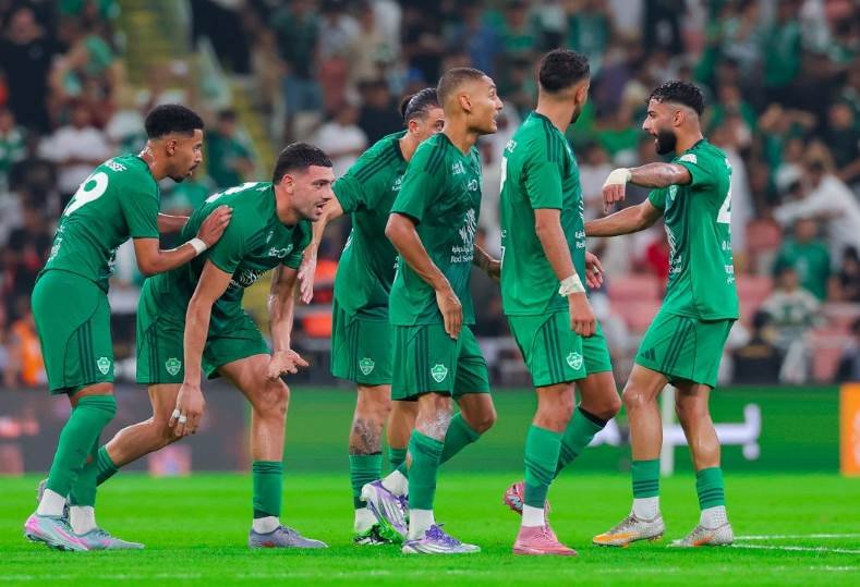 «مباراة مثيرة بين الشباب والأهلي في الدوري السعودي» الشباب يتلقى الهزيمة أمام الأهلي بنتيجة 0-2