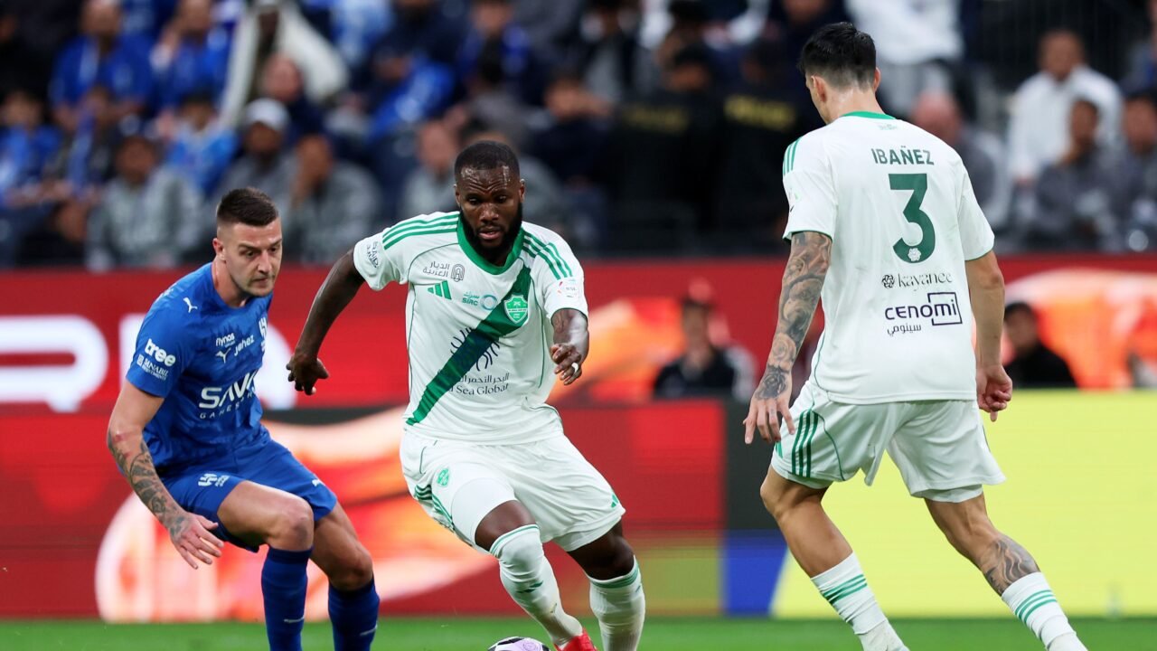 «مواجهة مثيرة بين الشباب والأهلي في دوري روشن تتصدر منصات الإنترنت»