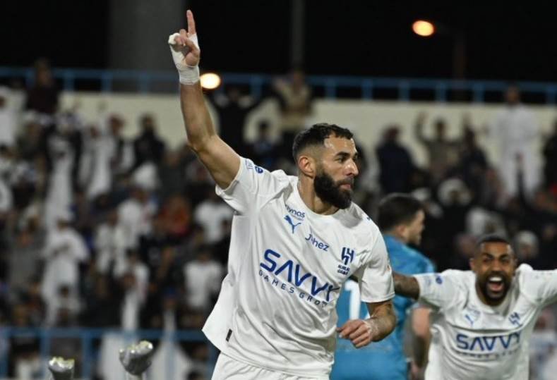 «مواجهة نارية بين بنزيما والفريق التقليدي» موعد مباراة كلاسيكو الهلال والاتحاد في الدوري السعودي