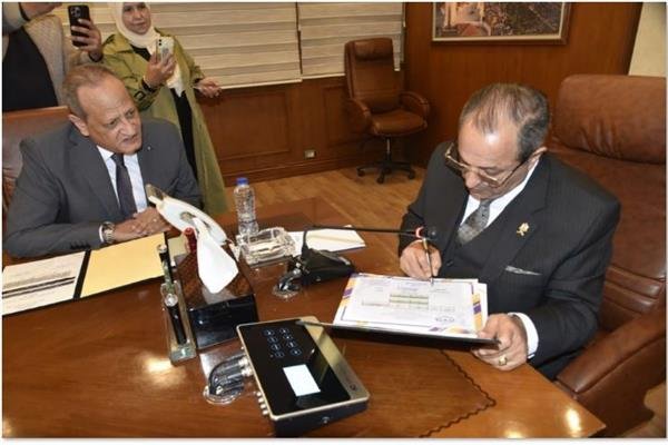 «نتيجة الشهادة الإعدادية للفصل الدراسي الأول في بورسعيد تحقق نجاحاً بـ 74,2 %» محافظ بورسعيد يعتمد النتائج الرسمية للطلاب