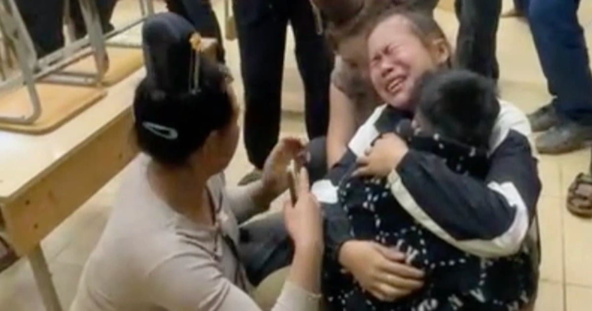 «هل كان المعلم وراء إغلاق الباب؟»