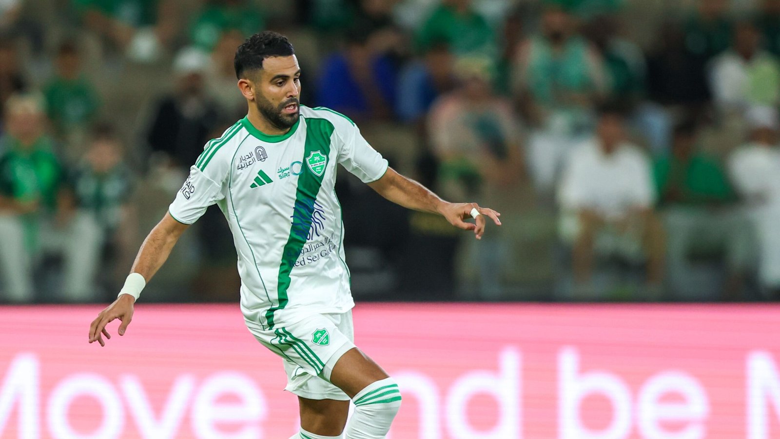 «يواصل الإبداع» رياض محرز يحقق رقمًا تاريخيًا جديدًا في مسيرته الرياضية